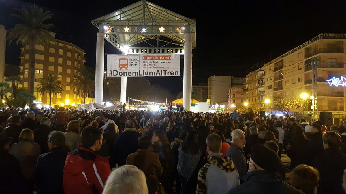 donemllumaltren's tweet image. Impressionant la resposta de les comarques de la Safor i la Marina Alta a la convocatòria. Esta vesprada el clam #DonemLLumAlTren s'ha sentit ben fort. El clam de dues comarques reivindicant el que és un dret de la ciutadania. Seguim!