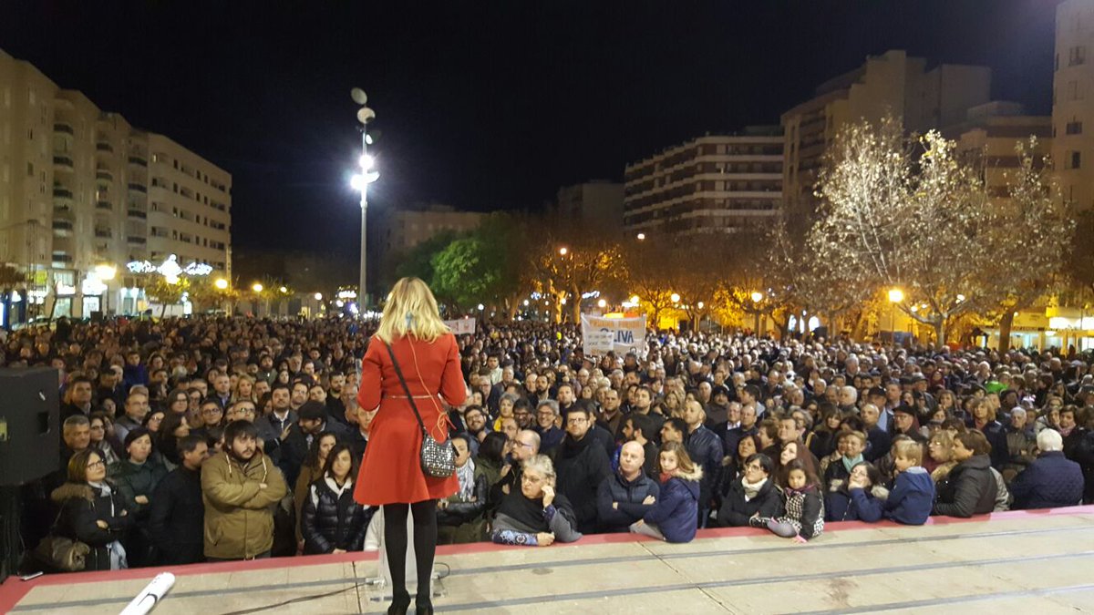 donemllumaltren's tweet image. Impressionant la resposta de les comarques de la Safor i la Marina Alta a la convocatòria. Esta vesprada el clam #DonemLLumAlTren s'ha sentit ben fort. El clam de dues comarques reivindicant el que és un dret de la ciutadania. Seguim!
