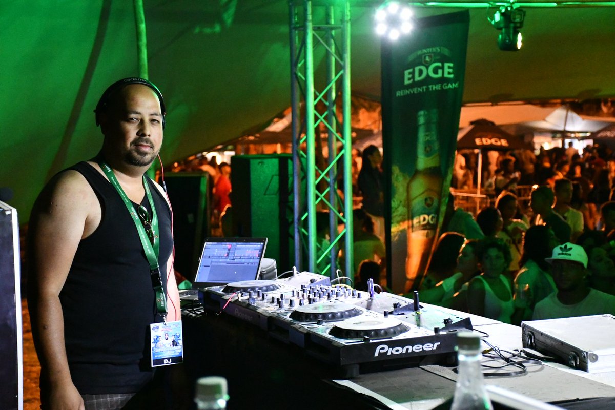 GoodHopeFM's tweet photo. Moving the dancefloor with excessive bass. Beats By @WebstarSA live from Summer Splash Paarl with @djdrjules
#SummerSplash2017 #DrsInTheHouse https://t.co/Im4HJkv5xs