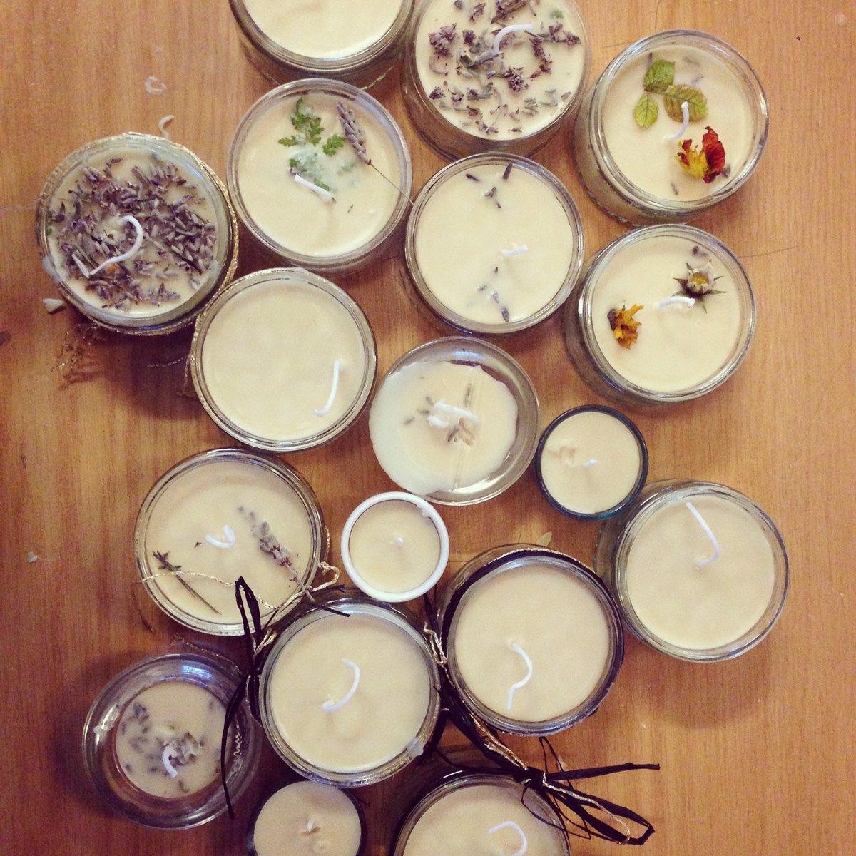 ERKGn16's tweet photo. Last gardening session of the year! We made some beeswax candles 🐝 https://t.co/8LYTlLHzqg
