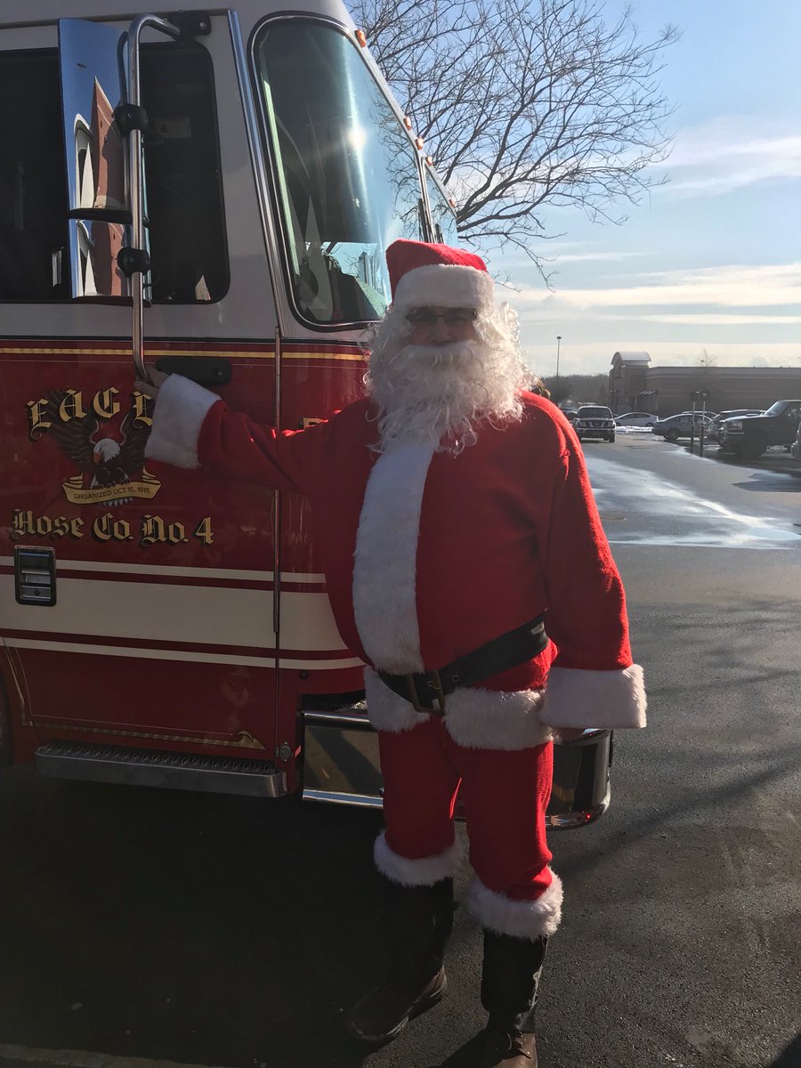 Santa and the fire truck at 1222...Merry Christmas ❄️☃️