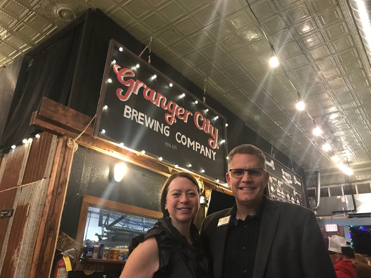 BillGravell's tweet photo. Beef & Brews Christmas Party @ Grange City Brewing Company benefiting the Grange high school art department. Great food from Big B's Meat Market & Grocery. Coolest new Brewery in Williamson County. #GrangerRocks @grangercitybrewingcompany https://t.co/sLQPE9awBs