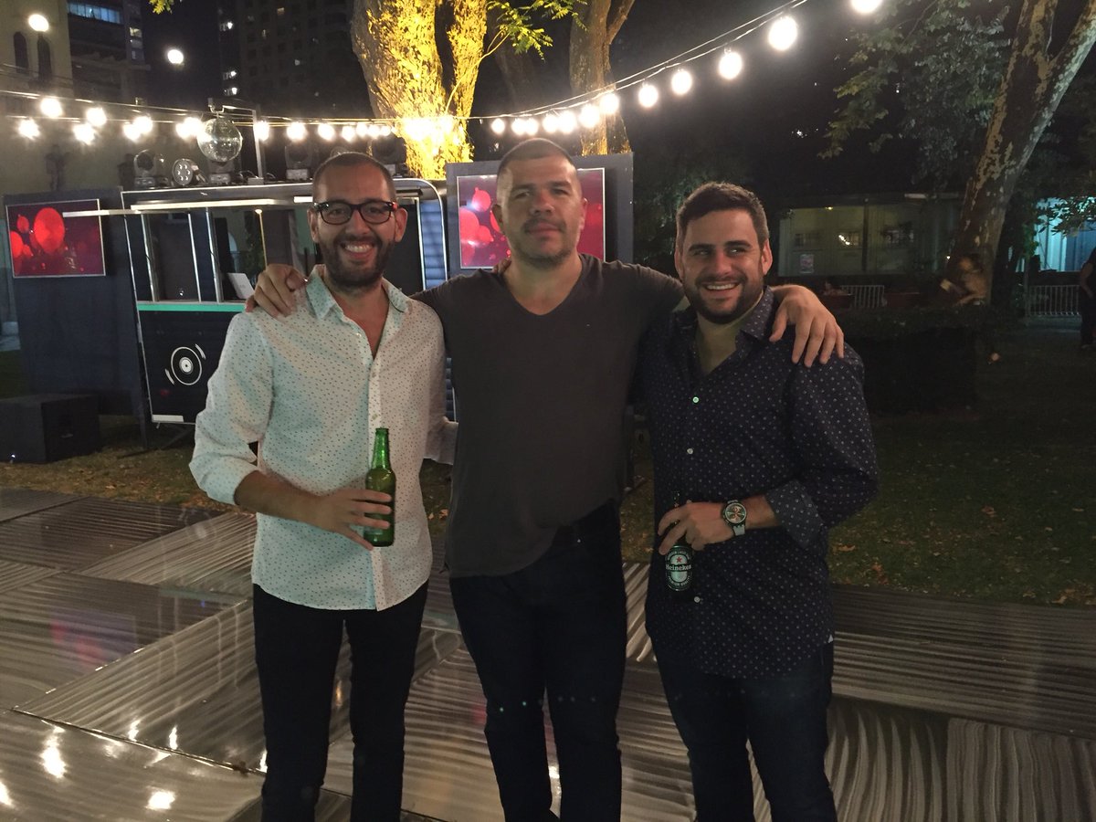 Mr_Coteto's tweet photo. Fiesta fin de año #MH con 2 genios @Javi_EseBe @JPFasa https://t.co/gmw37moXok