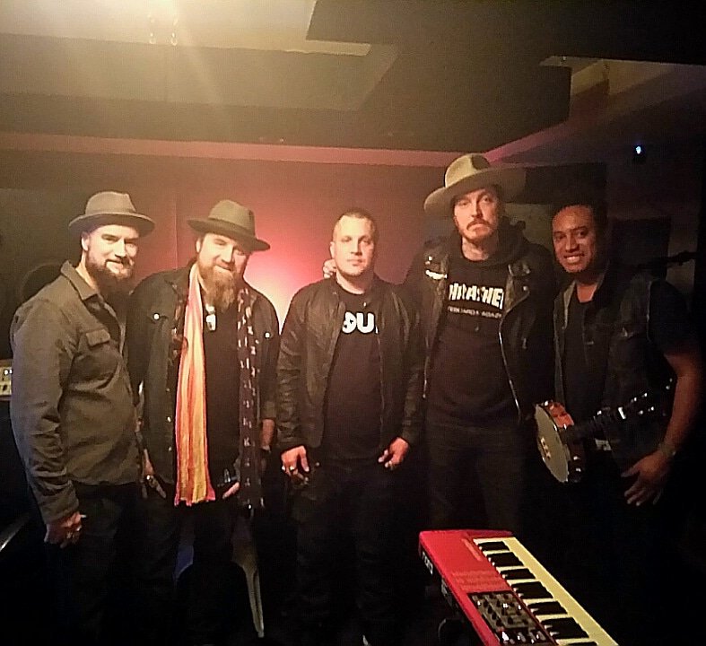 iammichaelrix's tweet photo. 🙏 #TerryDillard & #Greg Lucid @TheOakHollow #singwriterscamp @IamJimJonsin! Wow created killer songs. Great recording banjo w/ @PeterKeys of #LynyrdSkynyrd @bonesowens of #YelaWolf @marquisrachad @alexanderking
#fromculttocountry #asthma #medicalneglect #survivor https://t.co/fZkqkMP2d9