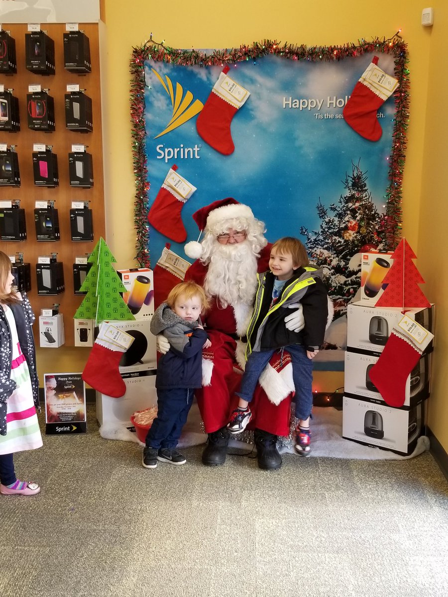 Seabrook has some pretty happy kids, they asked for a car and a plane. <a href="/DannyIsho/">Danny Isho</a> <a href="/sprintseabrook/">Sprint Seabrook</a> @Sprint4NE <a href="/ExpertsChoice/">UCR Sprint</a>