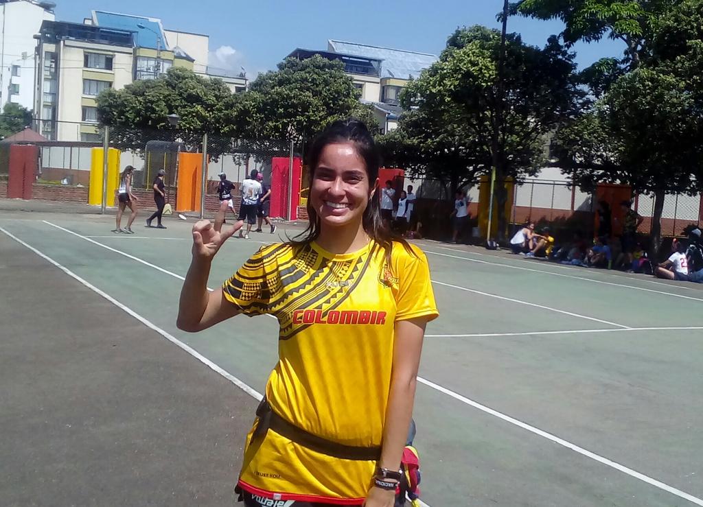 pradasports10's tweet photo. Ella es Silvia Agudelo, santandereana miembro de la selección Colombia de Ultimate quien no posee los fondos suficientes para costear su viaje a la copa mundial en Australia. Quien desee apoyar a esta guerrera su contacto en instagram es: @sipotte. https://t.co/PnFk0BvwVv