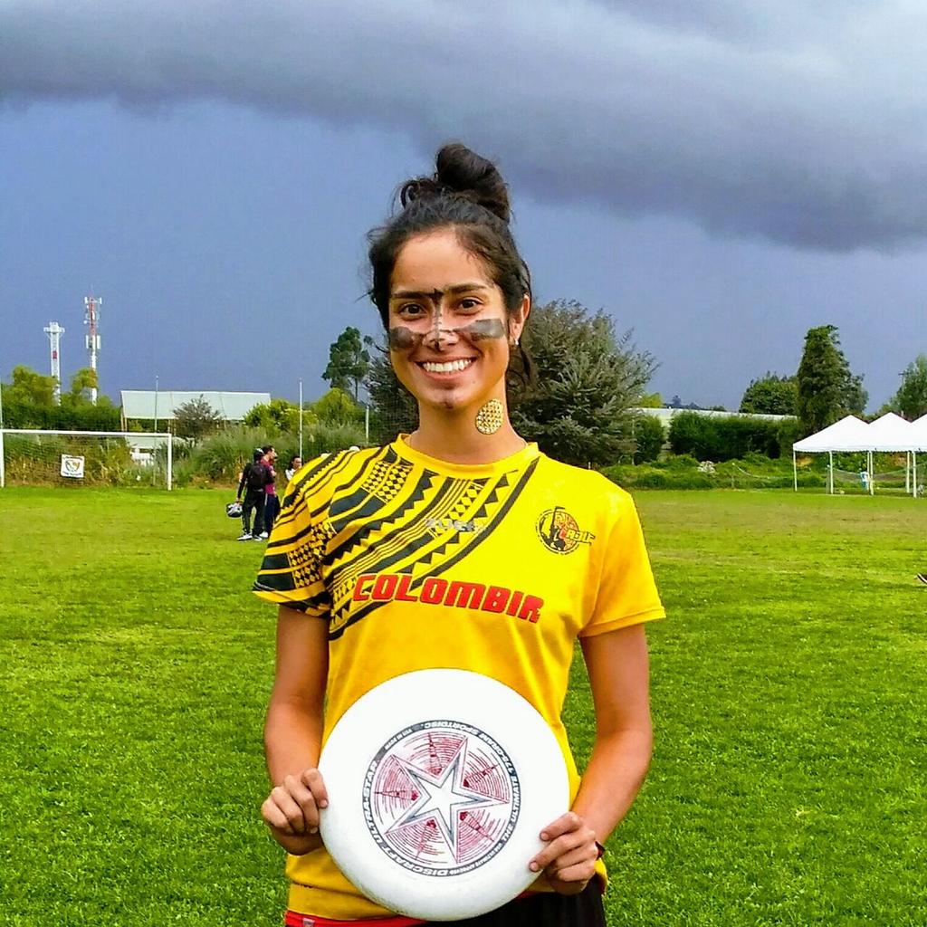 pradasports10's tweet photo. Ella es Silvia Agudelo, santandereana miembro de la selección Colombia de Ultimate quien no posee los fondos suficientes para costear su viaje a la copa mundial en Australia. Quien desee apoyar a esta guerrera su contacto en instagram es: @sipotte. https://t.co/PnFk0BvwVv