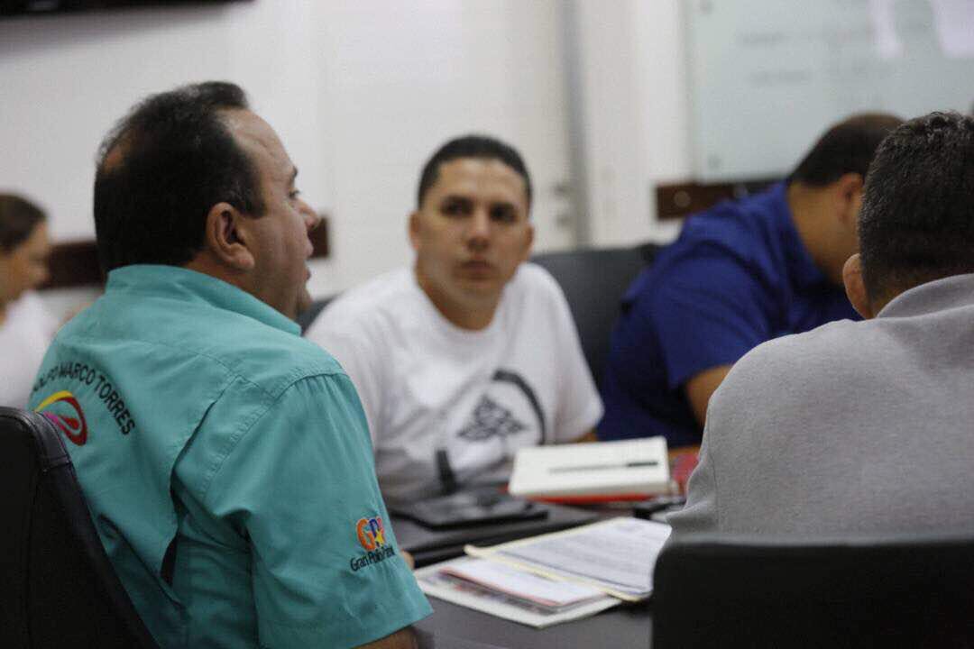 RMarcoTorres's tweet photo. #16Dic sostuvimos reunión de trabajo con los alcaldes y alcaldesas bolivarianos de #AraguaPotencia para evaluar acciones sobre el manejo de desechos en los municipios #EnVenezuelaGanaElDiálogo https://t.co/lSdXXeBmOe
