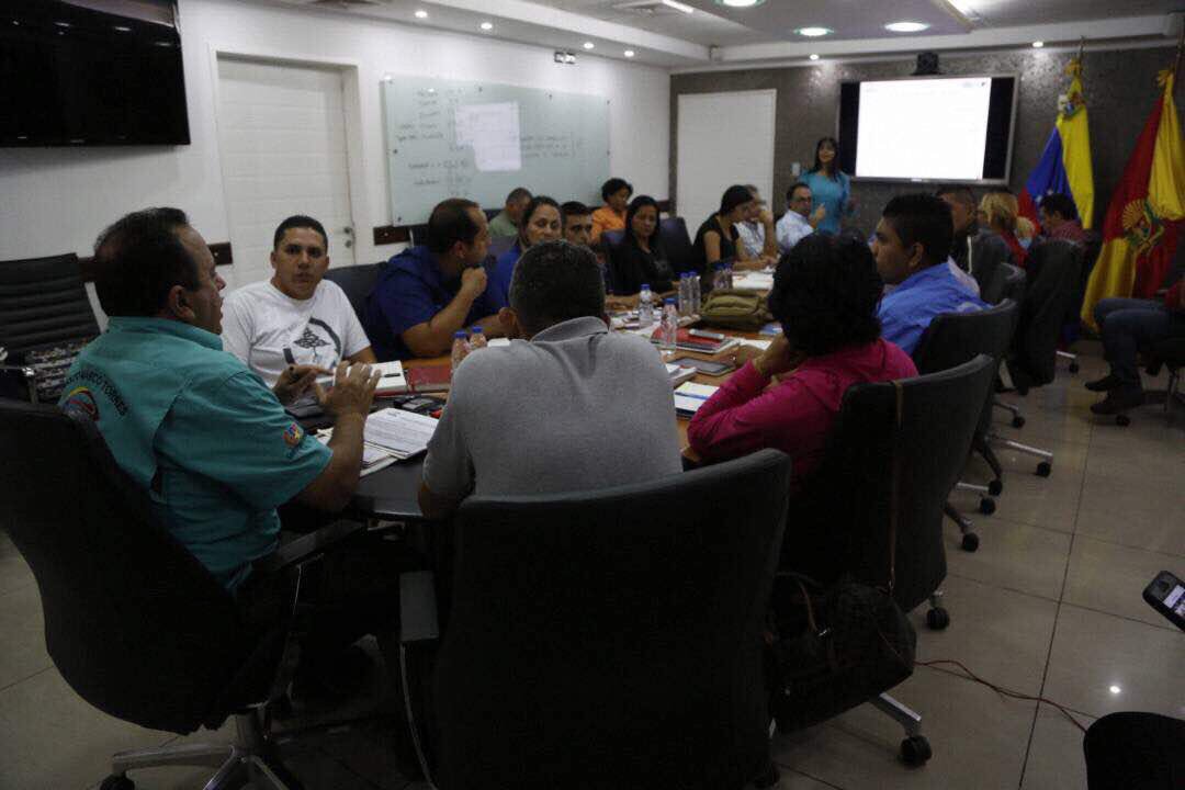 RMarcoTorres's tweet photo. #16Dic sostuvimos reunión de trabajo con los alcaldes y alcaldesas bolivarianos de #AraguaPotencia para evaluar acciones sobre el manejo de desechos en los municipios #EnVenezuelaGanaElDiálogo https://t.co/lSdXXeBmOe
