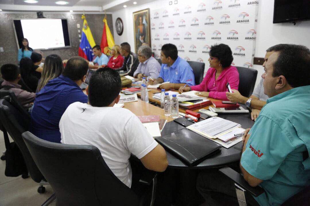 RMarcoTorres's tweet photo. #16Dic sostuvimos reunión de trabajo con los alcaldes y alcaldesas bolivarianos de #AraguaPotencia para evaluar acciones sobre el manejo de desechos en los municipios #EnVenezuelaGanaElDiálogo https://t.co/lSdXXeBmOe