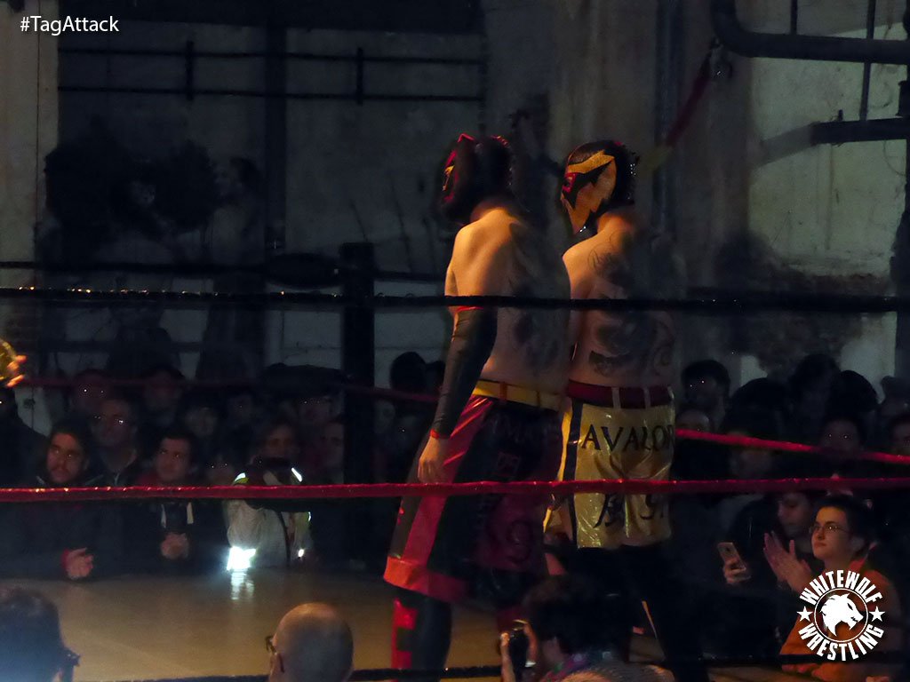 La_tripleW's tweet photo. Arrancamos el evento principal de #TagAttack, un gauntlet por los títulos de parejas. Los dos primeros equipos, Júpiter & @ELIASWrestler vs Los Otros https://t.co/UD4laS7gn8
