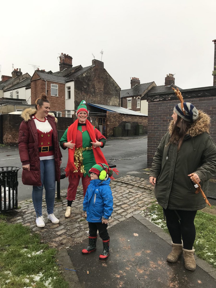 annafrancisart's tweet photo. A brilliant day outside the #portlandinnproject our bell tent became a Santa’s Grotto and we raku fired bricks #communitymaker @airspacegallery @BCBfestival @MCMSOT #lovestoke https://t.co/D5LgGLtLl5