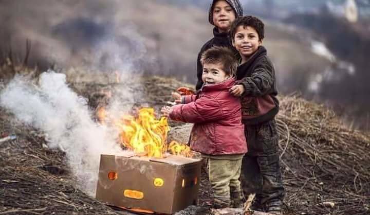Gold__tweet's tweet photo. كل شيء جميل :
في الشتاء عدا ارتجاف الفقراء https://t.co/JGAVEdK6H0