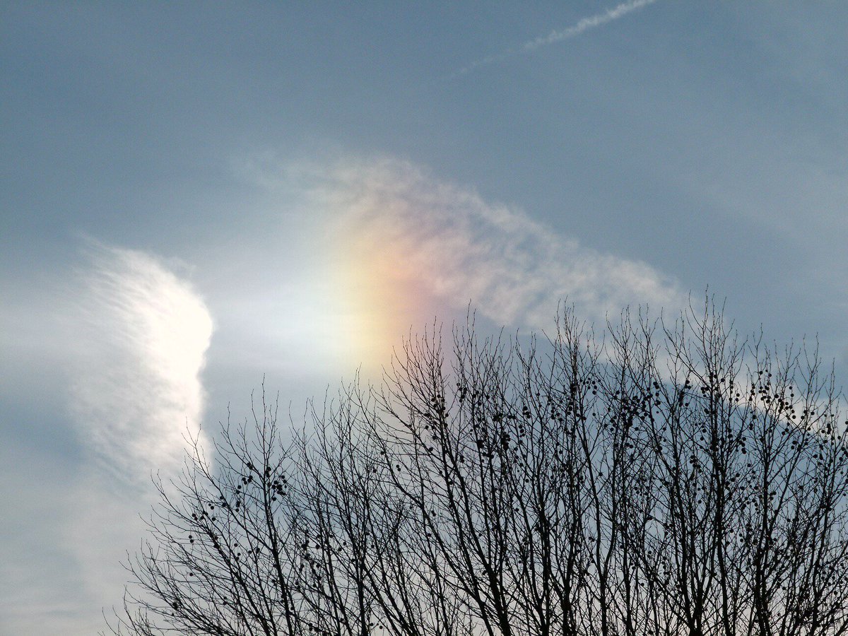 At the cash machine queue this morning I notice this big bright sun dog! Luckily I had my camera...
<a href="/LondonSnowWatch/">Sᴏᴜᴛʜᴇʀɴ ᴇɴɢʟᴀɴᴅ ᴡᴇᴀᴛʜᴇʀ</a> <a href="/JoClarke7/">Jo</a> <a href="/CindyAnneMunro/">Cindy</a> <a href="/luketaplin42/">Luke</a> @astro_niks <a href="/Nico1a_/">Nicola</a> @JoMarie357 <a href="/DawnSunrise1/">Dawn</a> <a href="/CarolynHailston/">Carolyn Hailstones</a> <a href="/wanstead_meteo/">Wanstead weather</a> <a href="/dunnomark/">Mark Dunn</a> @dunntweetin <a href="/__Revel/">Revel</a>