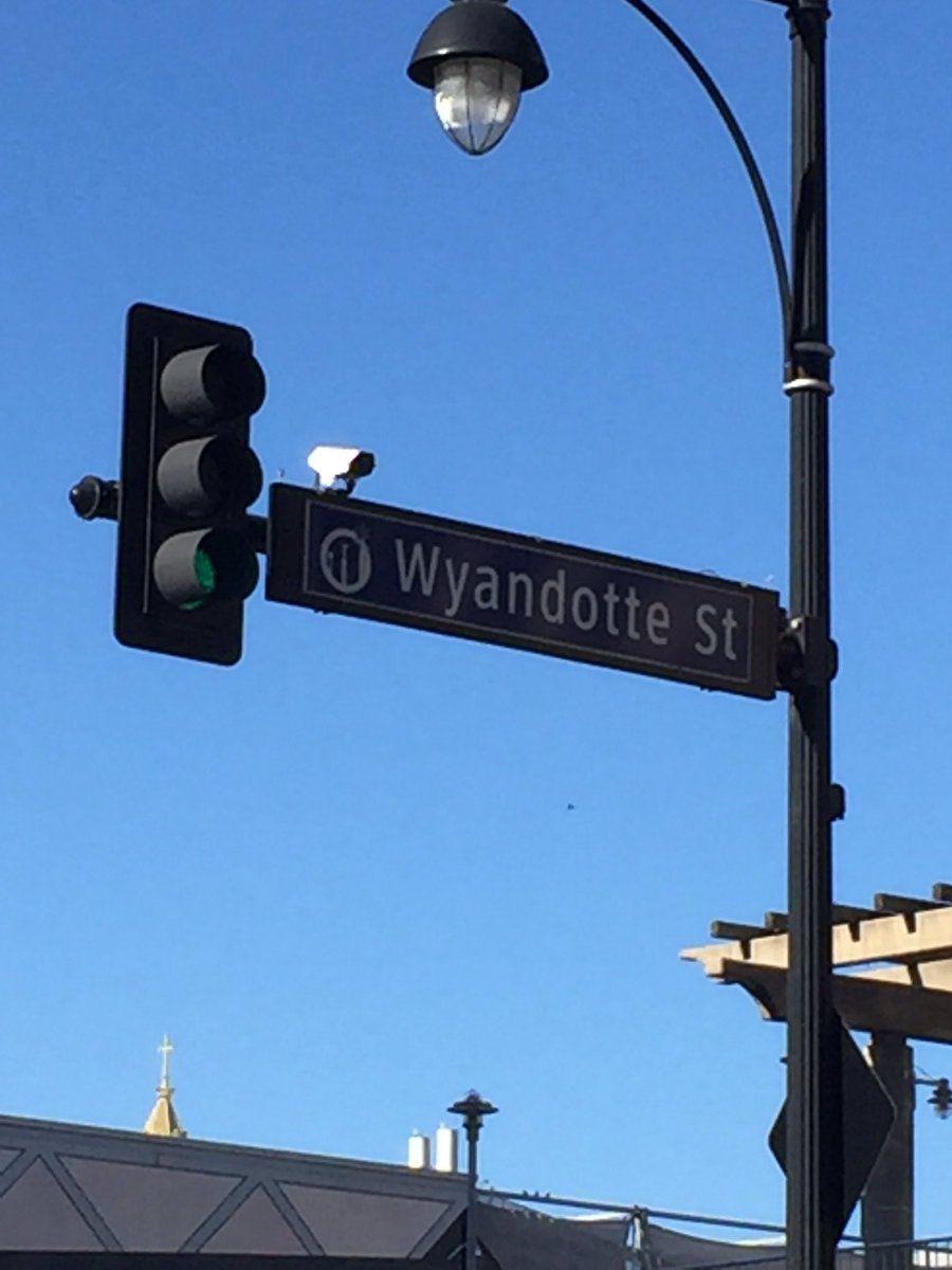 TommyThrall's tweet photo. Our team hotel is on Wyandotte, the game is being played in Wyandotte County. As an added bonus, I used to live on this street a few blocks down. Coincidence? I think not! #BoatBound #GoArgos #LetsWinANatty https://t.co/25MsVTF5ID