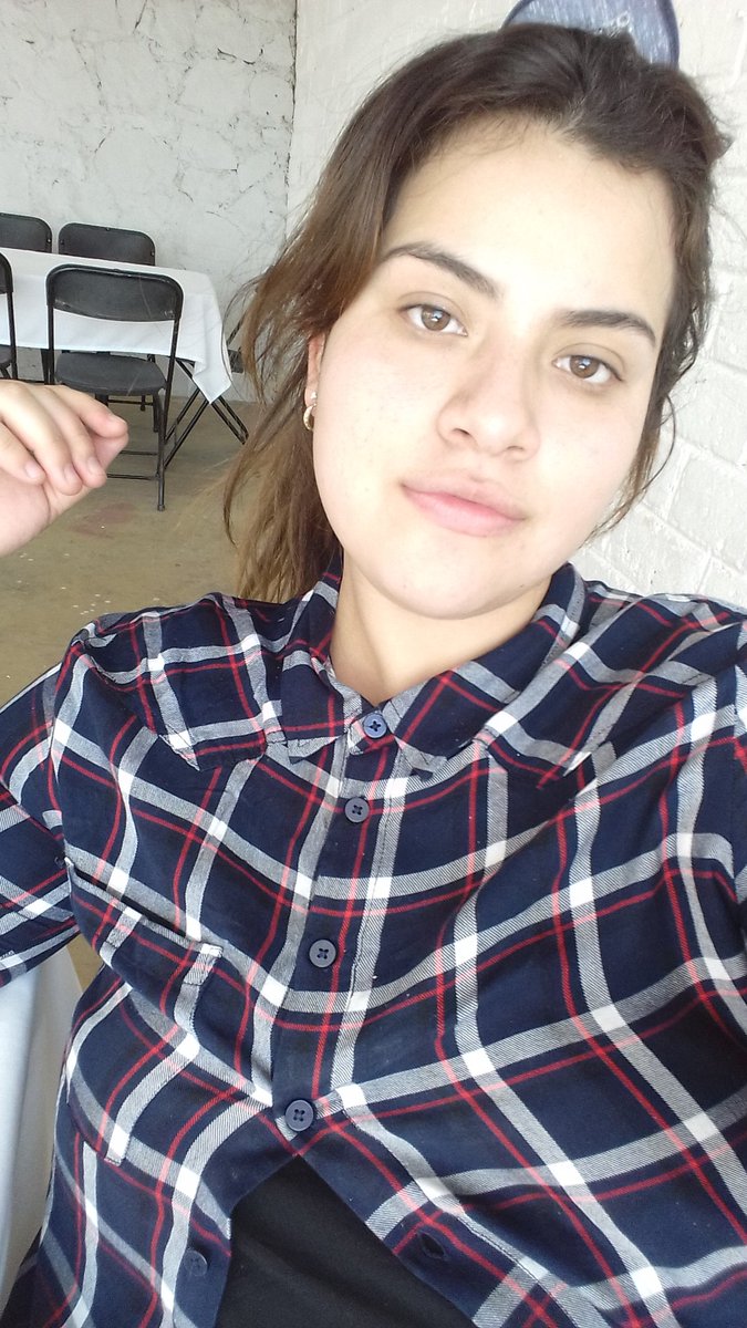 EsmeRamireez's tweet photo. No makeup vibes😛 https://t.co/31iQGY3dls
