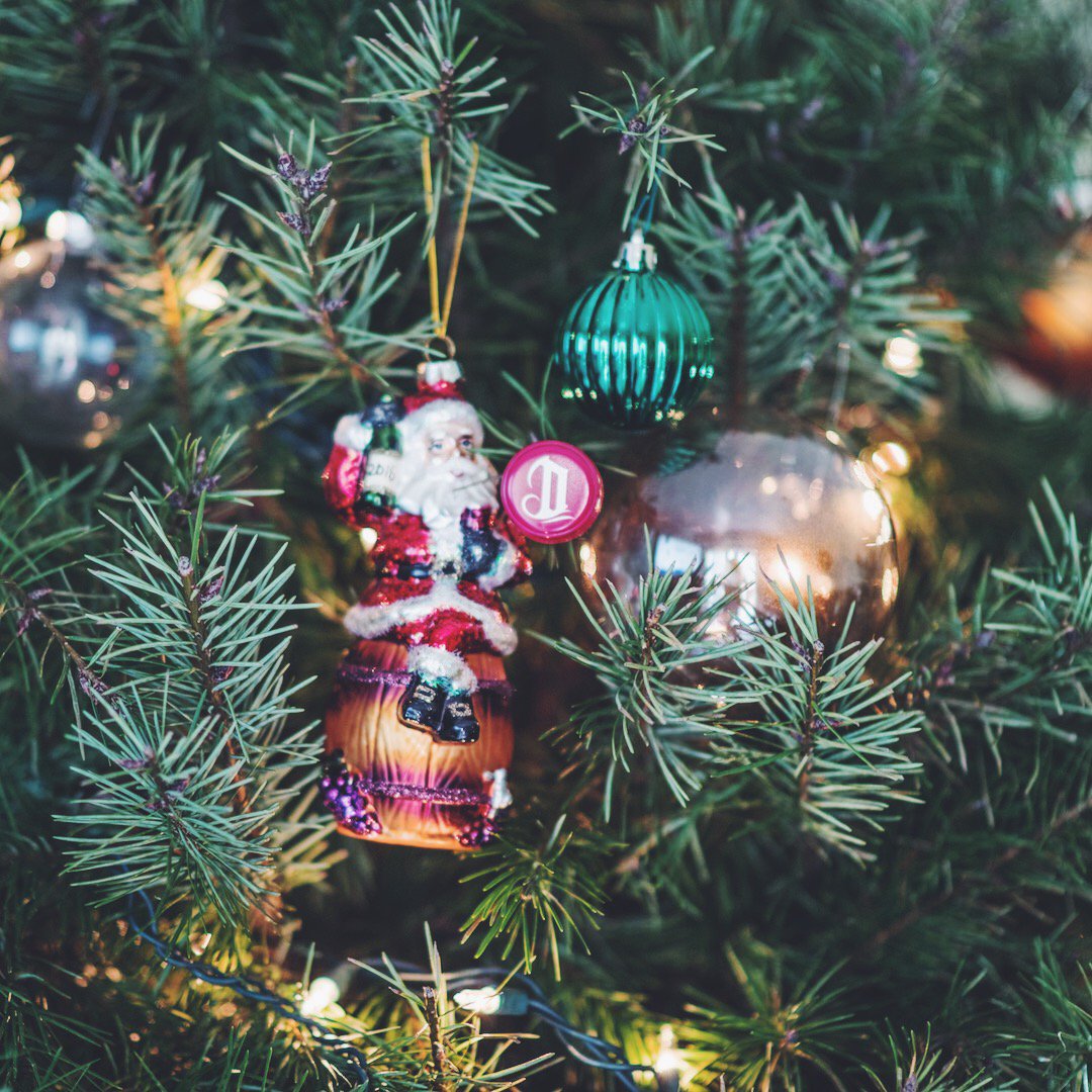 DEVOTIONVODKA's tweet photo. Adding a little Devotion spirit to the Holiday Season. 🎄
.
.
#ChristmasTreeDecorating #SugarFree #ChristmasTree #GlutenFree #HappyHolidays https://t.co/S9eRUKack4