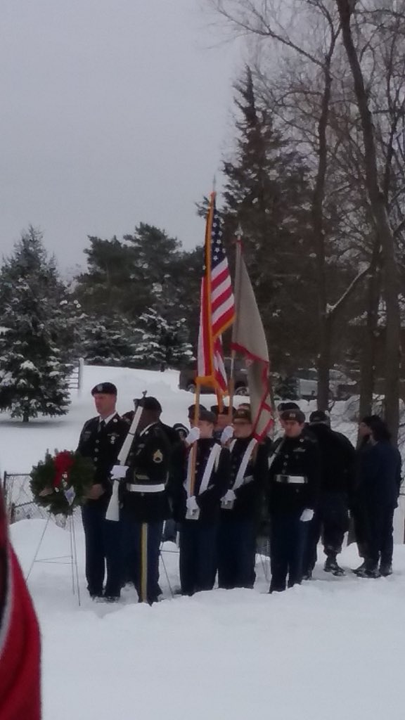 troop407's tweet photo. Today we honor those who have served with Wreaths Across America event at Great Lakes National Cemetery. #WAA2017 https://t.co/o3q4FaJKSQ