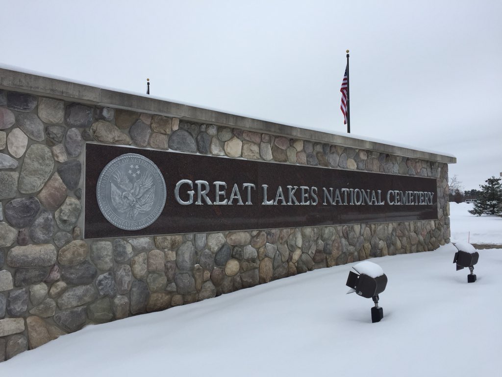 troop407's tweet photo. Today we honor those who have served with Wreaths Across America event at Great Lakes National Cemetery. #WAA2017 https://t.co/o3q4FaJKSQ