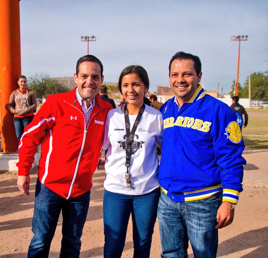 MaloroAcosta's tweet photo. Fue un gusto acompañar a los participantes del 1er. Torneo de Fútbol⚽ Escolar Navideño 2017 de @SECSonora, y ser testigos de la enorme pasión que tienen por hacer deporte ¡Mucha suerte y felicidades por toda su dedicación! @ElPatoDeLucas https://t.co/DlDB80g5C6