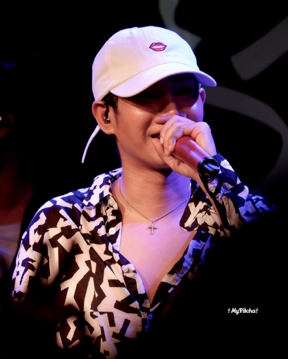 NuMink_SD's tweet photo. People call me nuch, but you can call me tonight. 🤙🏻😳                                                 
#palitgallery  
#เป๊กผลิตโชค
#PeckPalitchoke
#Thisislove https://t.co/qAaNUb3ab3