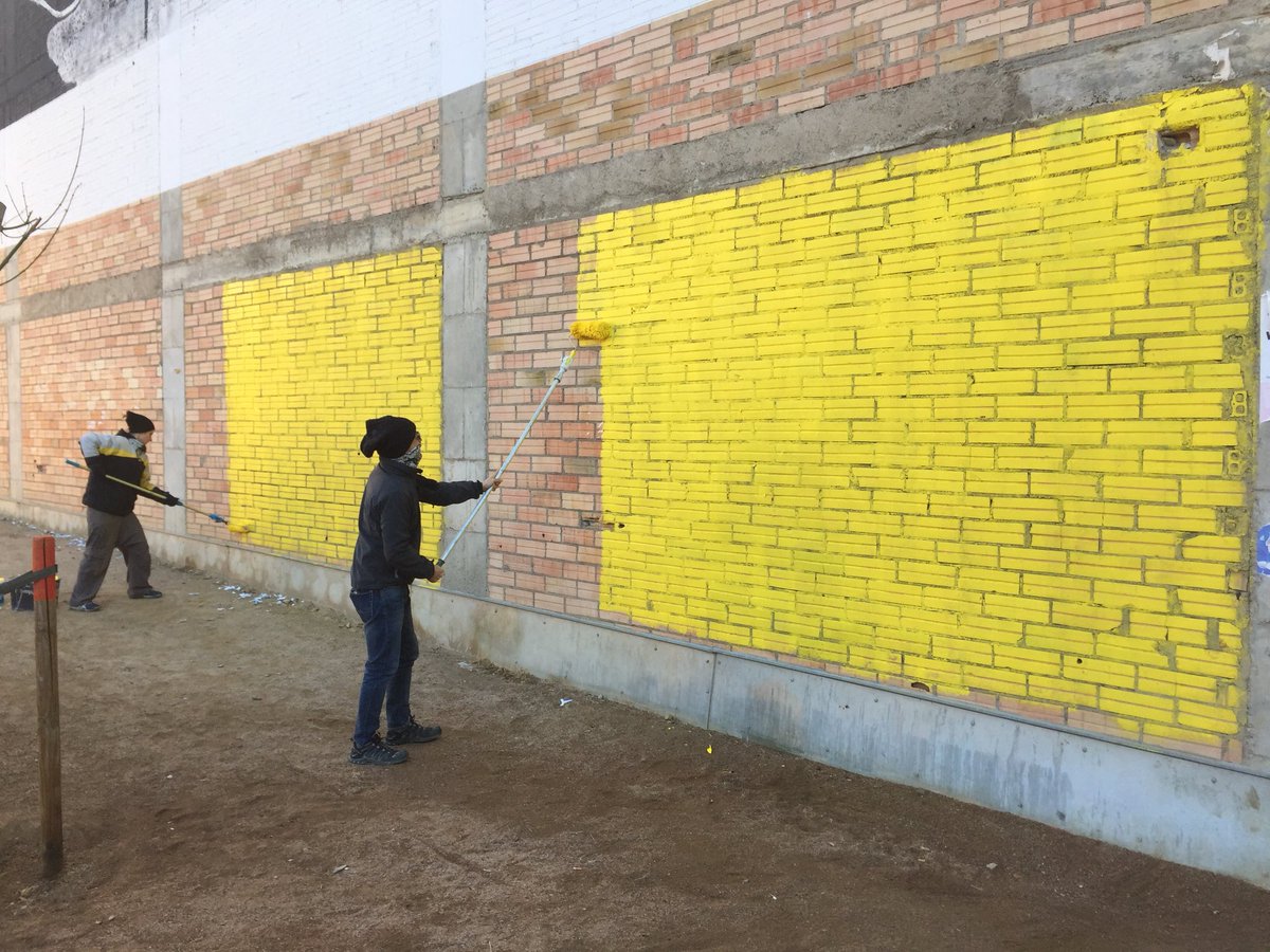 "Podrán cortar todas las flores, pero no podrán detener la primavera." - Pablo Neruda