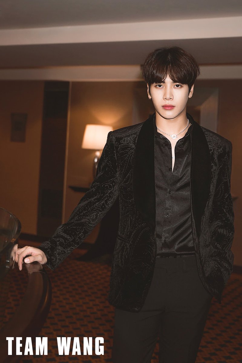 JJJamon_g7's tweet photo. #JACKSONWANG #Jackson #WangJiaEr #wangteam #got7 #igot7 #jackyes holy **😱😍😍😍😎 https://t.co/uVHeQyvOoW