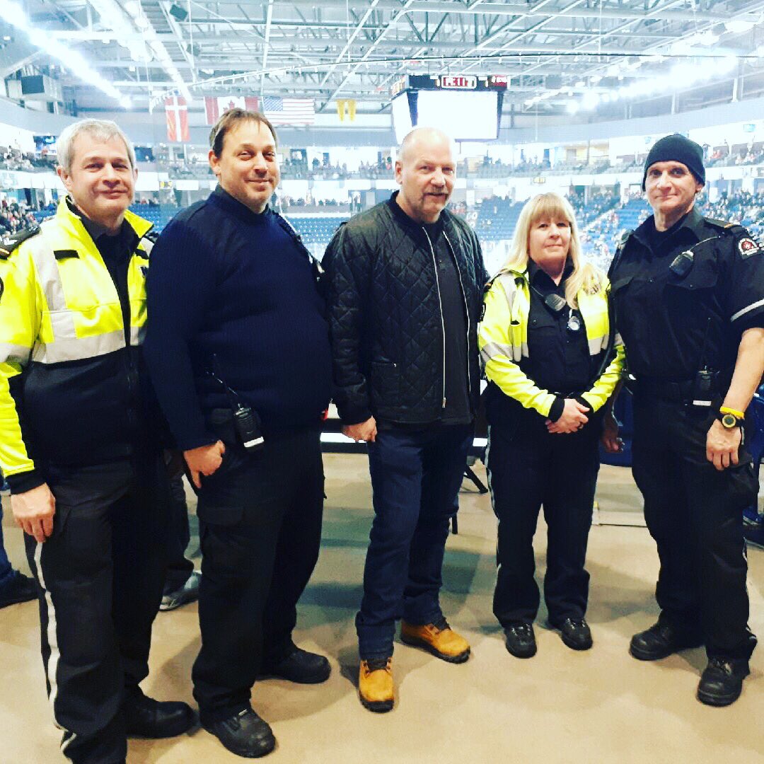 SJANiagaraMFR's tweet photo. 🥅 @HockeyCanada @iihf_wjc tryouts were @ the @MeridianCtre this past week. Our lucky #MFRs snagged a couple photos with @wendelclark17 + @BobMacKenzieTSN! #Congrats to those players who made the cut! #makecanadaproud #ourgame #hockey #ourhomestc #niagara #stjohnambulance #canada https://t.co/GrUOERX5Q8