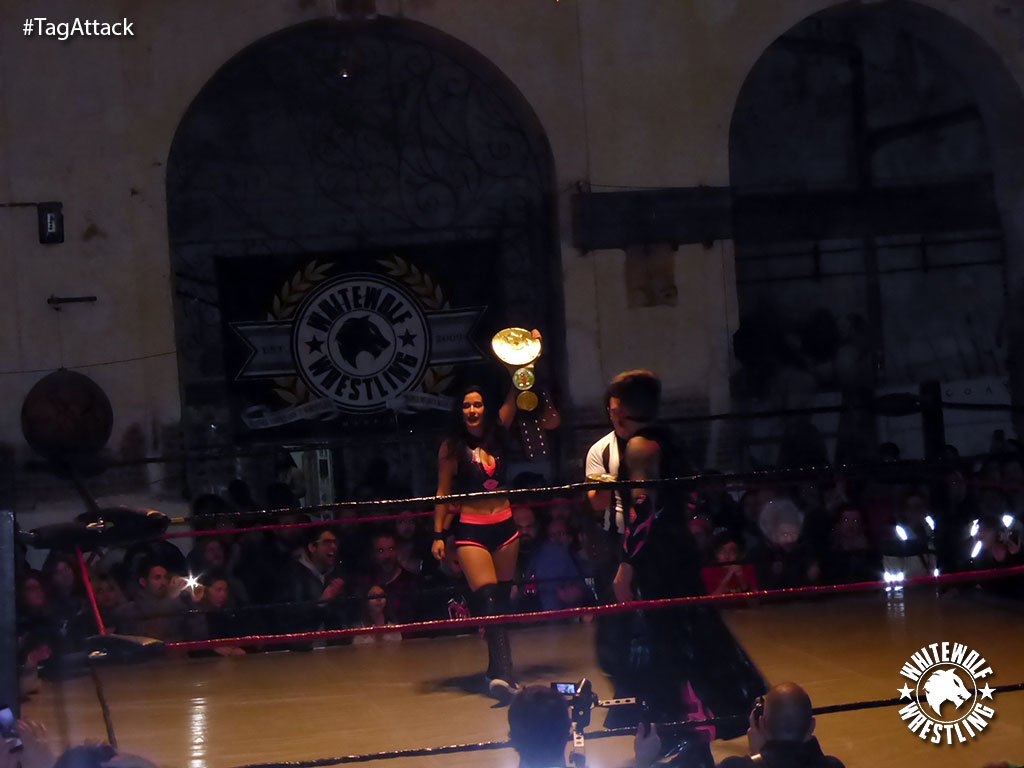 La_tripleW's tweet photo. Y esa pareja es Byron & Banshee que derrotan a Latination proclamándose nuevos campeones por parejas en #TagAttack https://t.co/9cHbxQ6jo3