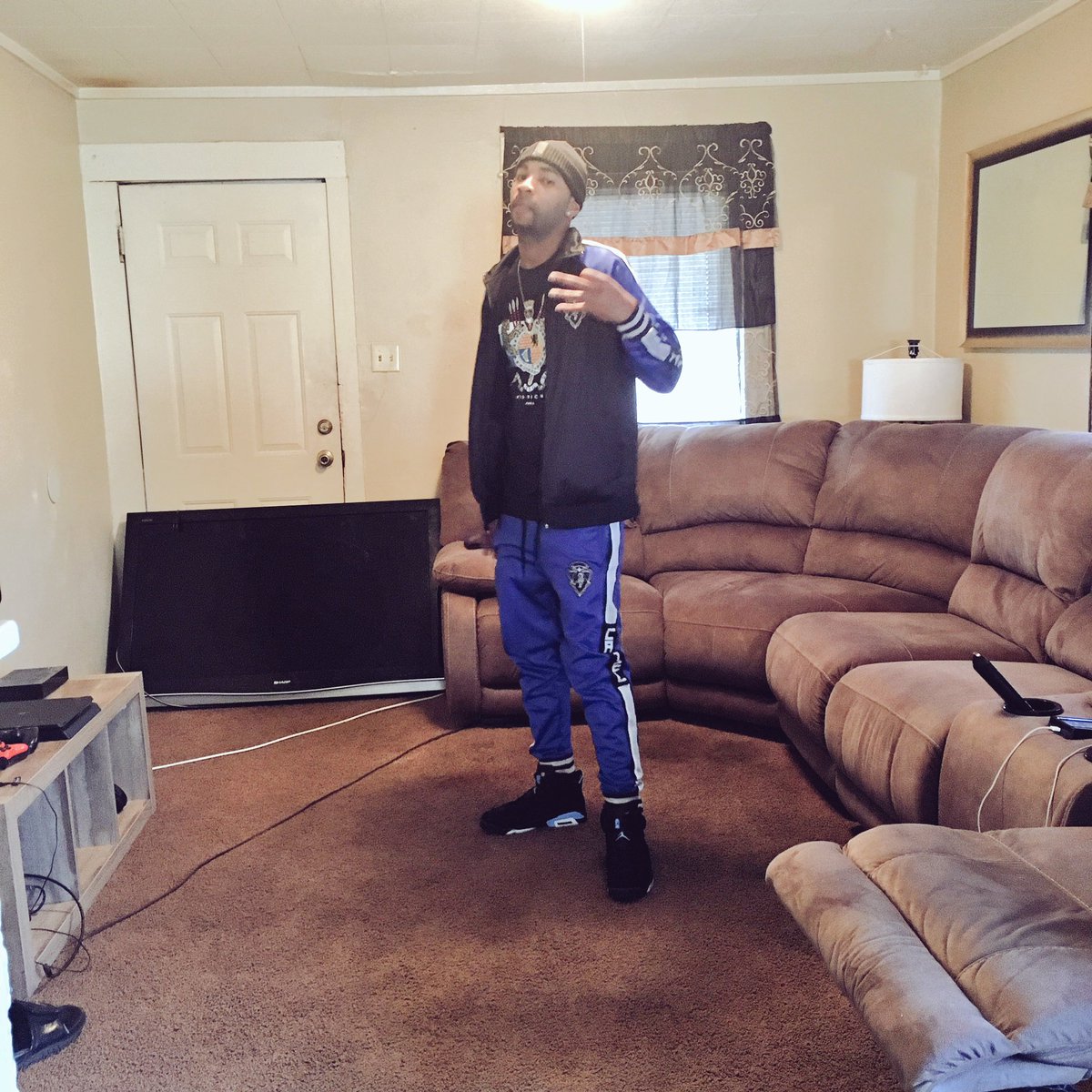 Liv A Lil Cuz Niggas Die A lot