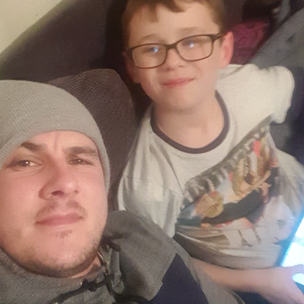 MclaughlanShaun's tweet photo. Well he gives up his ipad for 2secs an a selfie haha #daddy #son #selfie https://t.co/lzPQiFGwiW