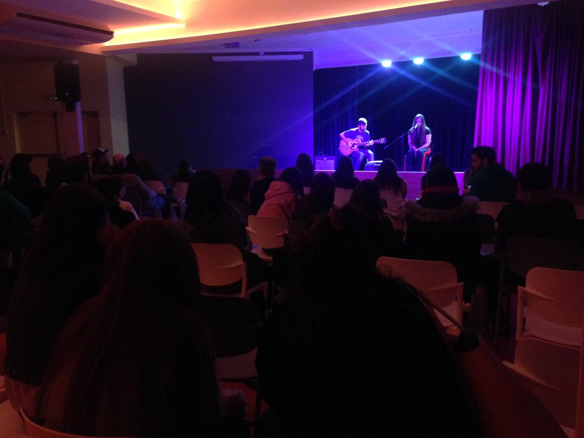 FutbolSolidari's tweet photo. A la sala d'actes gaudim del concert en directe de @LorienMusic! #ThiaroyeApren #JFS2017 @escolapiamataro @escolapiacat https://t.co/C7LXp3AwAB