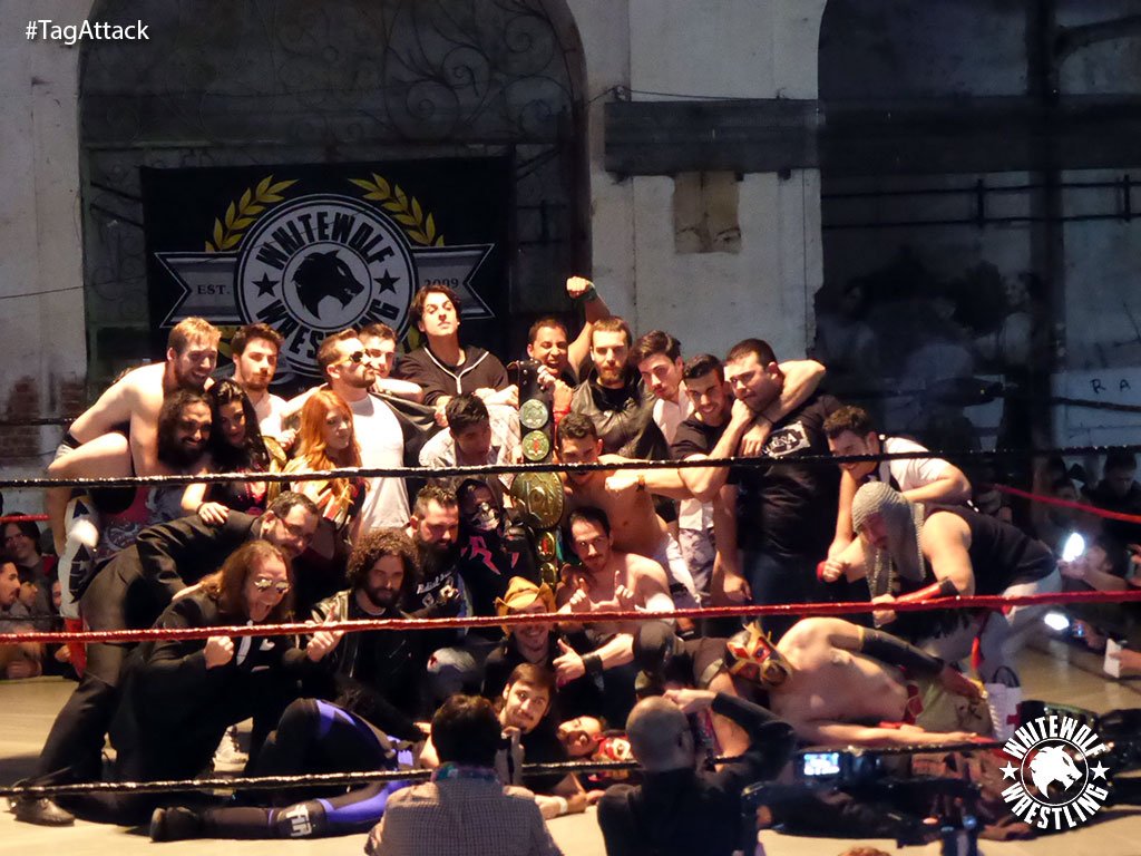 La_tripleW's tweet photo. Y aquí termina #TagAttack, gracias al MEJOR PÚBLICO DEL MUNDO por acompañarnos en esta gélida tarde madrileña. Nos vemos el 13 de Enero en Nave Central de @latabacalera para un nuevo show de Level One. https://t.co/0MviiWdJUU