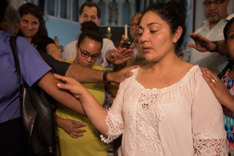 ImmigCoalition's tweet photo. #StandwithAmanda in #sanctuary 4mos. Sunday 12/17 at 3:30pm @HolyroodSanta #NewSanctuary w/ allies will ask for Posada on behalf of her &amp; many who are not home for #Christmas. Join us as we demand the justice denied for her &amp; for many of our DREAMERS, refugees, immigrants https://t.co/DMkqOuZYDi