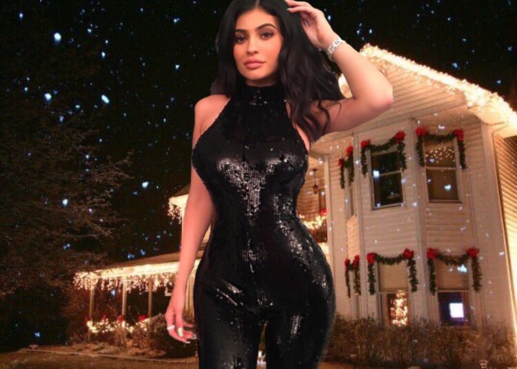 _delfss's tweet image. CHRISTMAS TIME 💫
KYLIE JENNER❤️💚
#Christmas 
#СьюзиФоловитНГиТвиттерских 
#KylieJenner