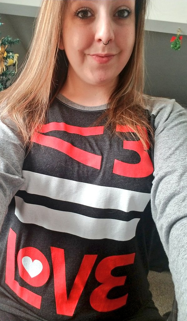 jen_roar's tweet photo. Finally showing off my #lttu shirt that @WeAreSPNFamily gave me. I'm sorry it took so long to get a picture with it. Thank you again!
β€π @DavidHaydnJones #badketch #ketch #spnfamily #spn https://t.co/BXbAKQSuJU