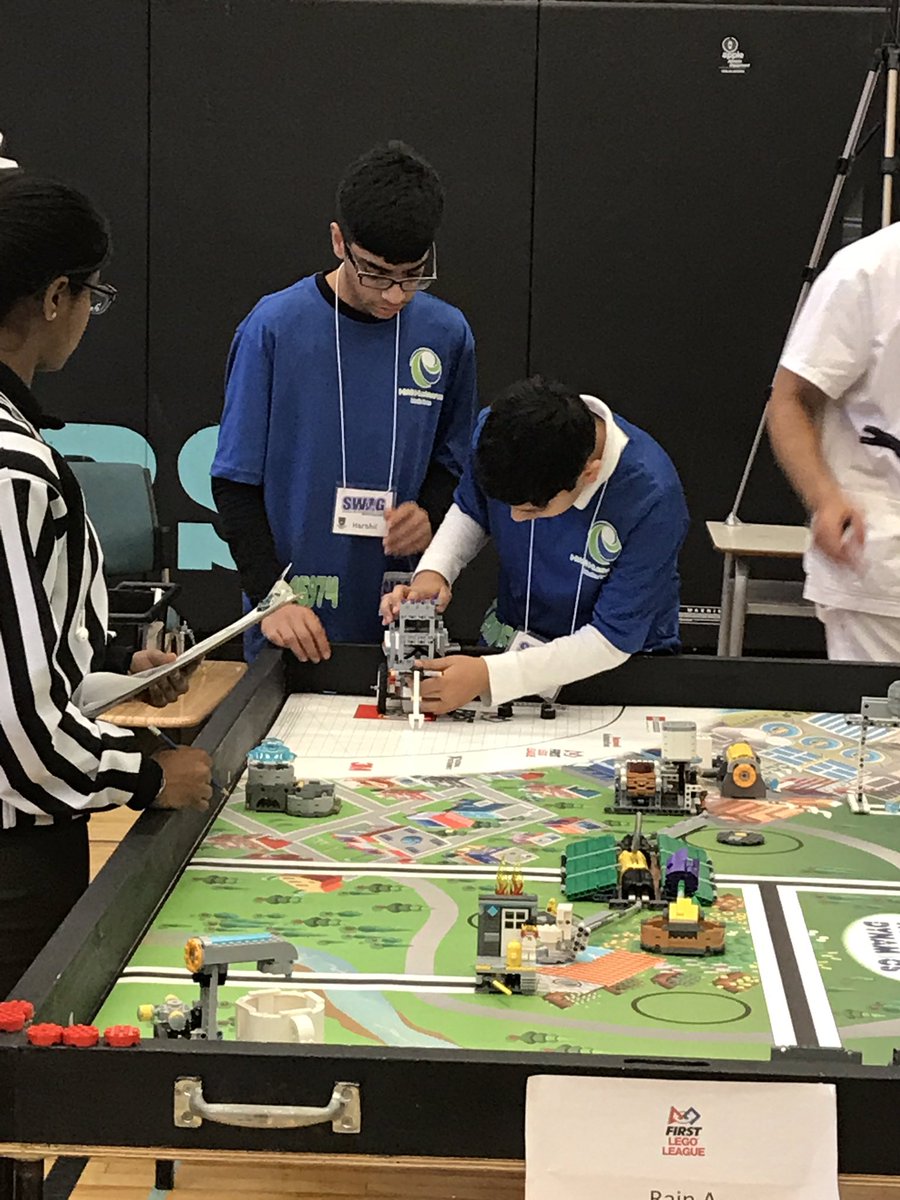 RoulaSkordakis's tweet photo. Tension is high at first of three final challenges. Go Humberwood SWAG Team! @JNanGrand @ren_mann @HumberwoodDowns @MrsCamposClass https://t.co/jFX8VVWM9L