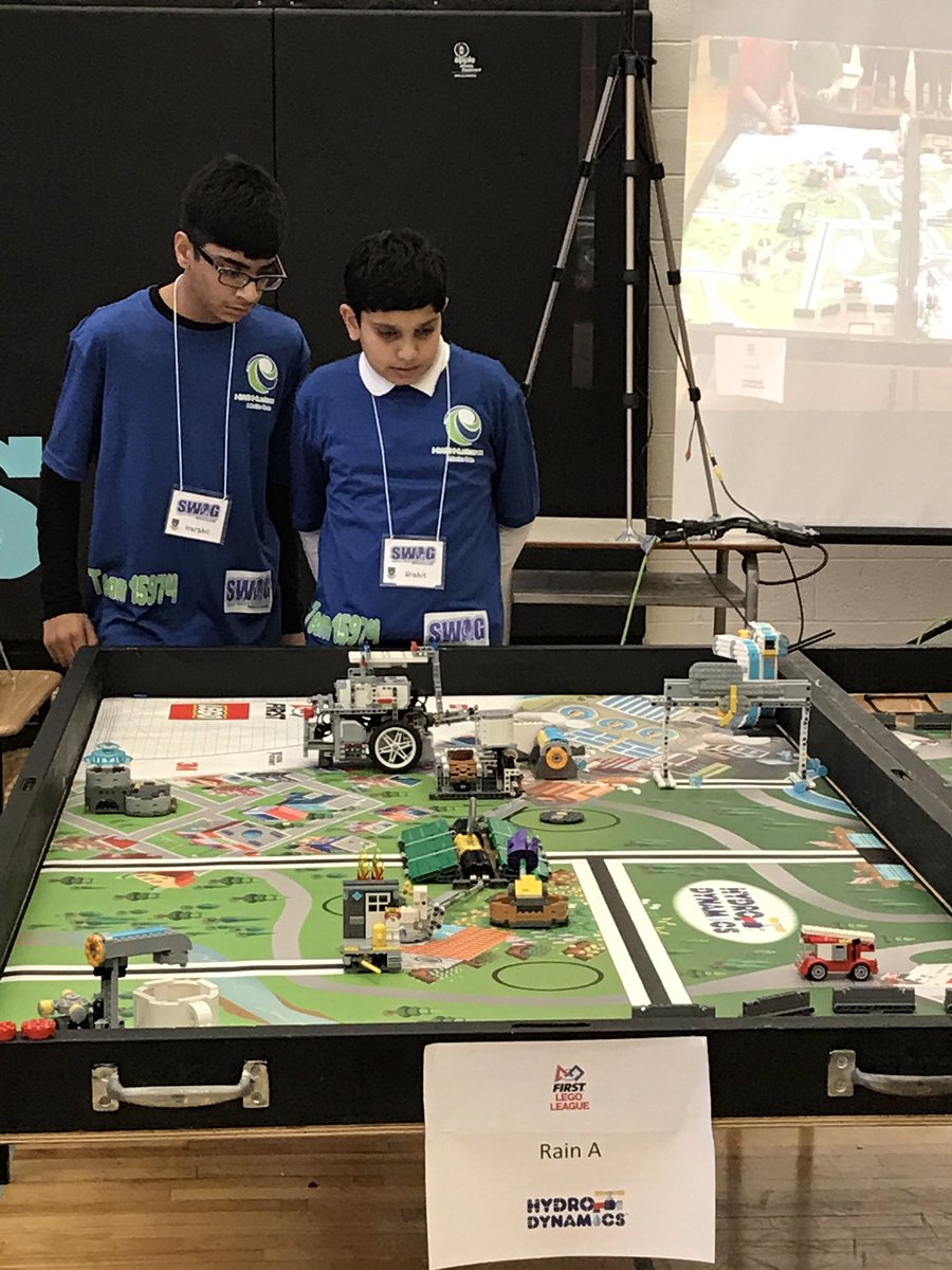 RoulaSkordakis's tweet photo. Tension is high at first of three final challenges. Go Humberwood SWAG Team! @JNanGrand @ren_mann @HumberwoodDowns @MrsCamposClass https://t.co/jFX8VVWM9L