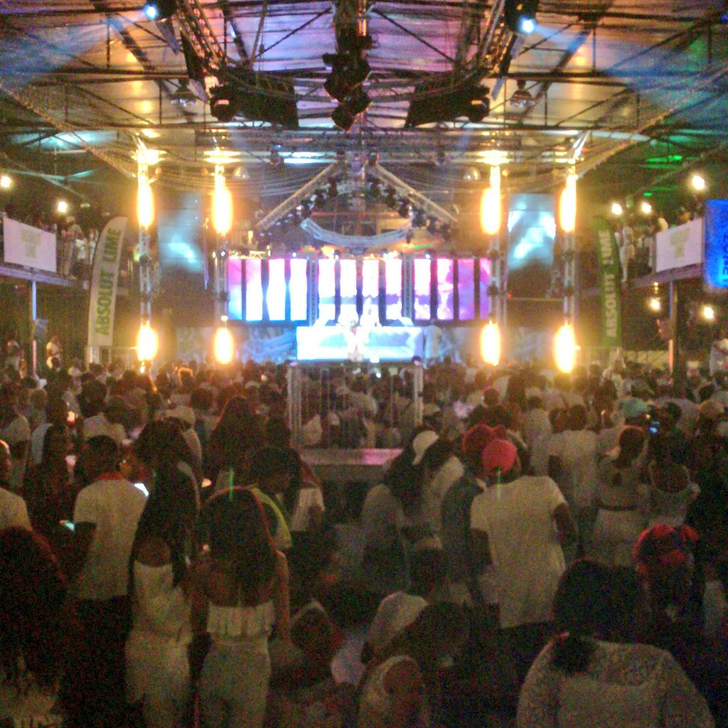 AuthenticSunday's tweet photo. Game over!!!!!! Sold out show! #AllWhiteSendOff @Zone6Venue https://t.co/qwvjOC27aQ