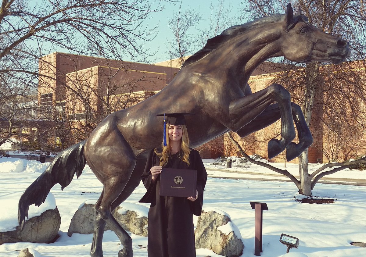 jacquelinetswan's tweet photo. WMU grad!  #WMUgrad #HCOB https://t.co/13kM5uanrl