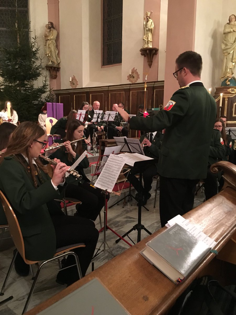 Sabine_Baetzing's tweet photo. Es war wunderschön! Ein stimmungsvoller Vorabend zum 3. Advent! Danke dem Musikverein #Herschbach! #Weihnachtsgottesdienst https://t.co/YYAsArUkMi