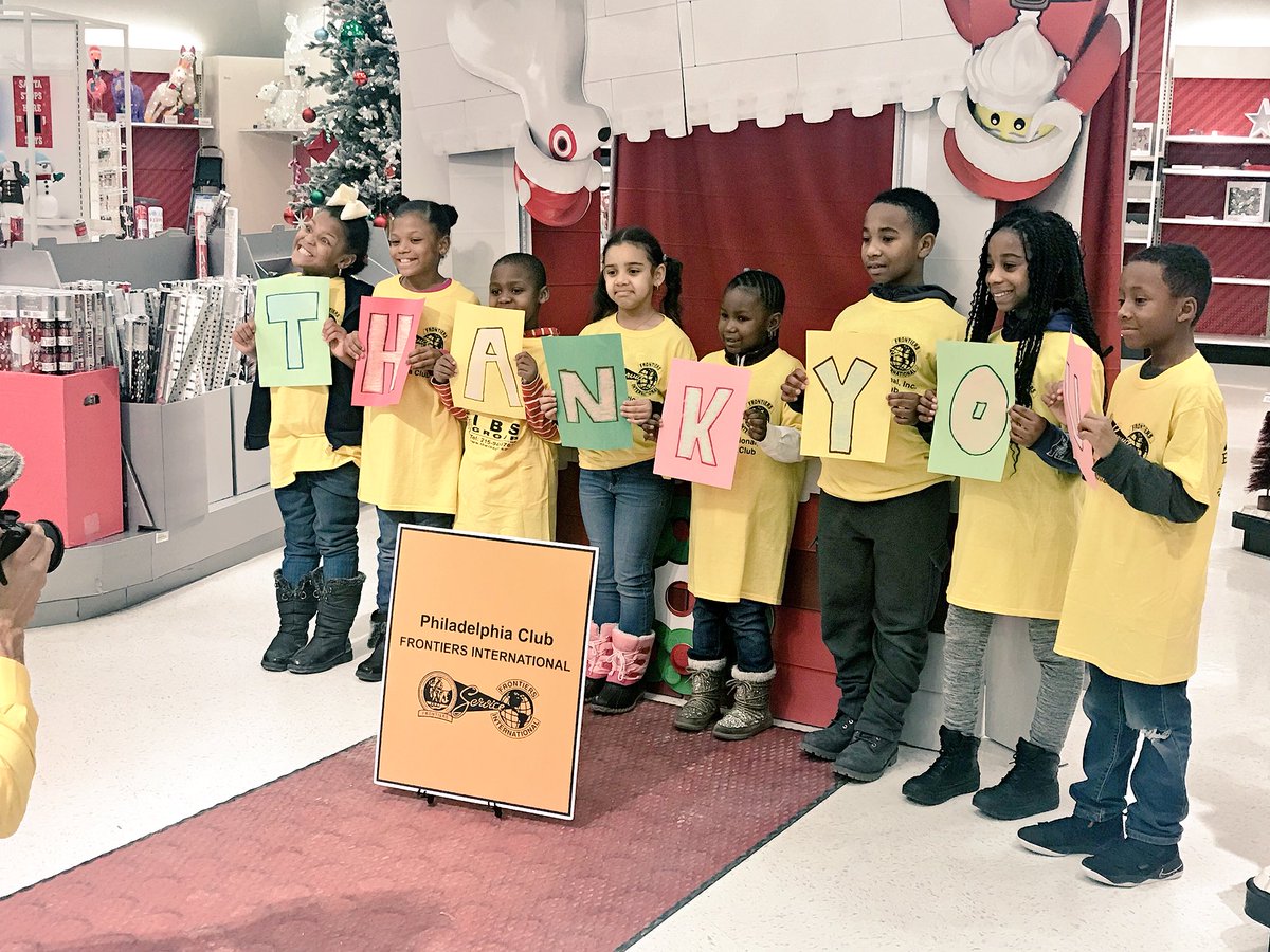 Erinnn1229's tweet photo. PhillyWest teams up with the Philadelphia Frontiers & Lasalle University Basketball Team to help the children in our community prepare for the Holliday Season!! #2124 #workwhereyou❤️ https://t.co/VuHhnocdBG