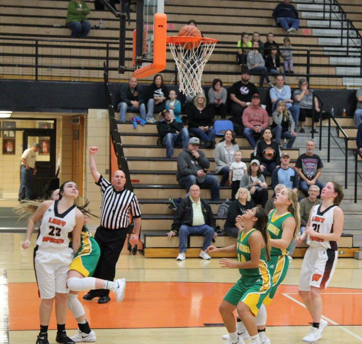 sophie_bussard's tweet photo. mood bc it's game day 🤑🏀 #forgram 👆🏼✝️ #andddd1 https://t.co/zu2WjDVkWs