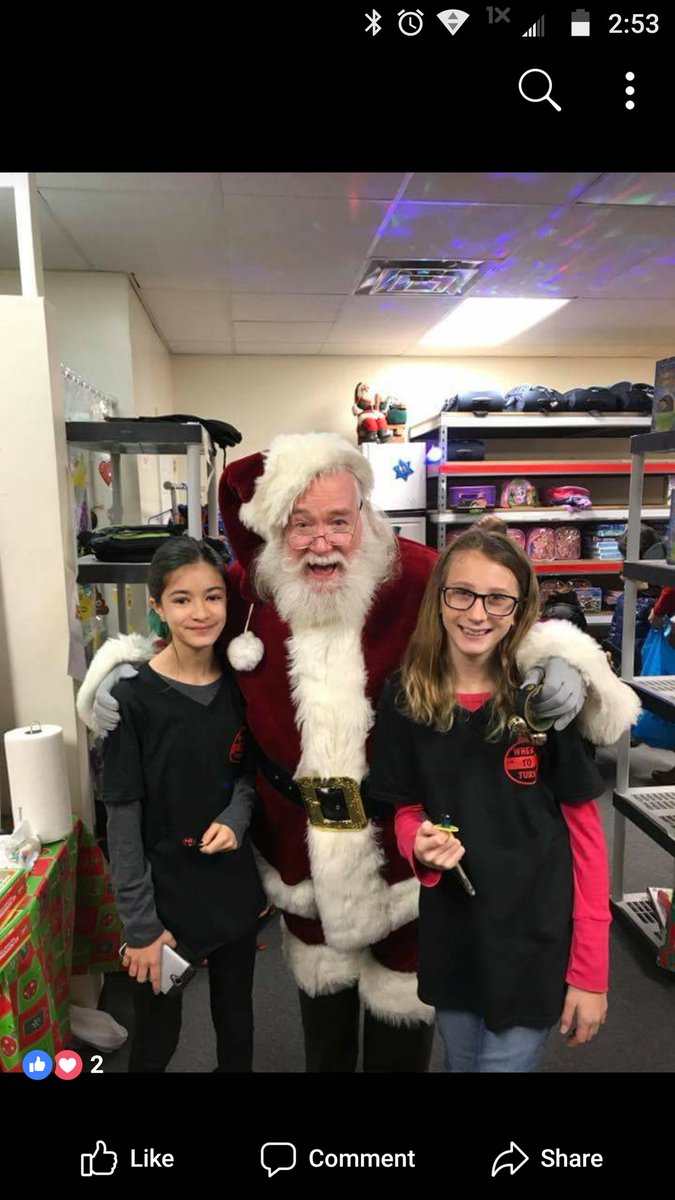 WhereToTurnSI's tweet photo. Two of our amazing volunteers and Santa! https://t.co/tkkiBl49kE
