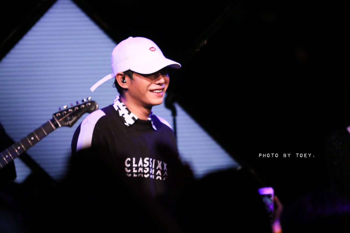 photobytoey's tweet photo. ร้านนี้แสงดียยยยย์ 

#เป๊กผลิตโชค 
#PeckPalitchoke 
#palitgallery 
#ThisIsLove https://t.co/EyvbdUTZpH