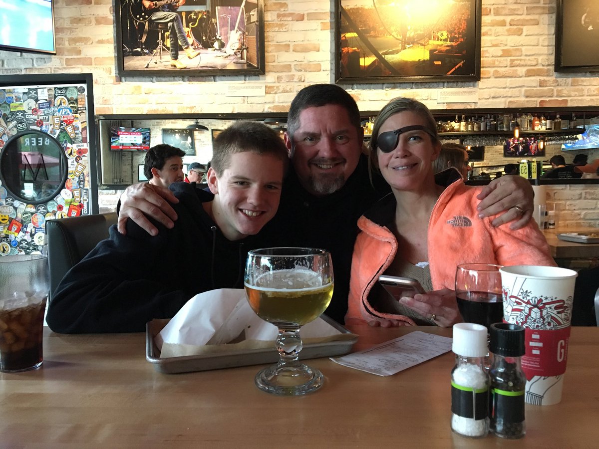 Kekedad94's tweet photo. Christmas shopping in Rice Village... refueling on burgers and brew at #hopdaddy https://t.co/J2Dbrg0e9d