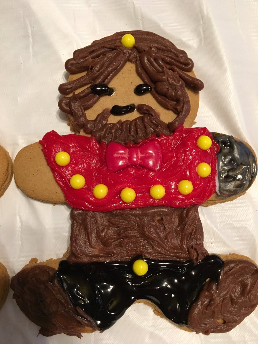 [BURSTS THROUGH THE DOOR.] Y'ALL, CHECK OUT MY GINGERBREAD-SONA