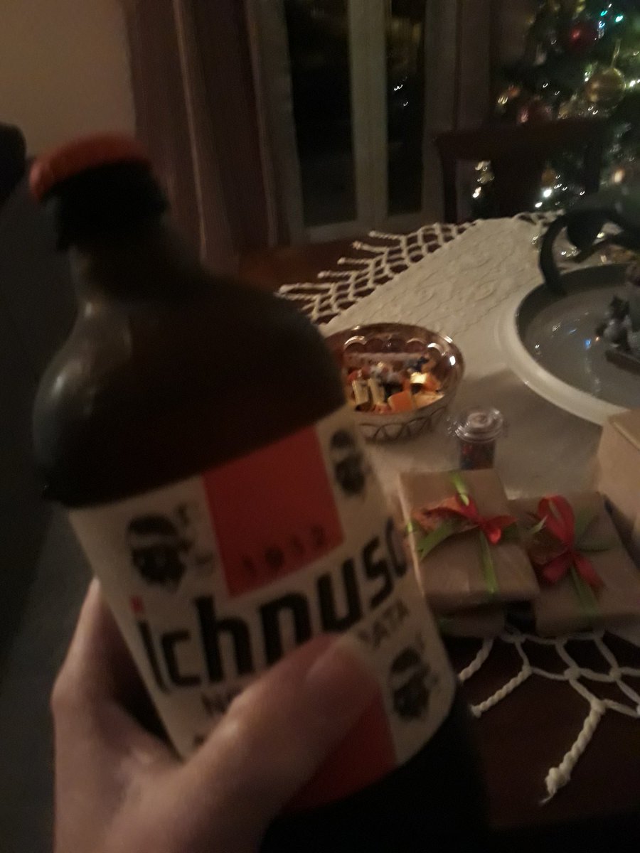 veneredirimmel's tweet photo. Tasting new brand of beer. #saddrinking https://t.co/hr7ctRtzlM