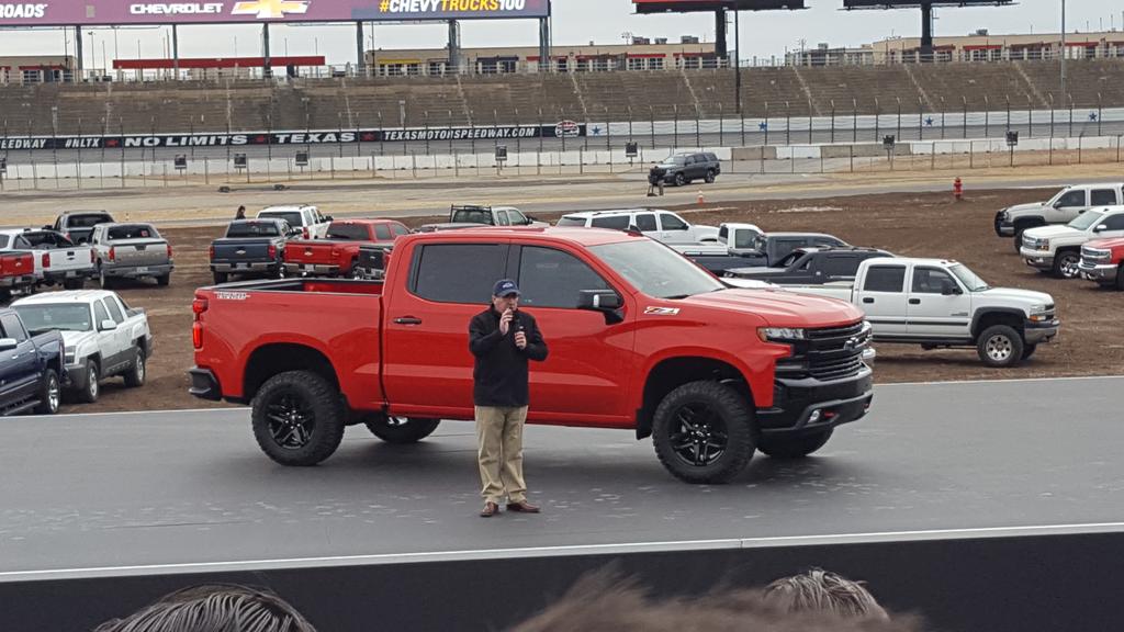 TheAutonerd's tweet photo. 2019 #Chevrolet #Silverado revealed ahead of #NAIAS #ChevyTrucks100 https://t.co/DKAc0Bg6Pb
