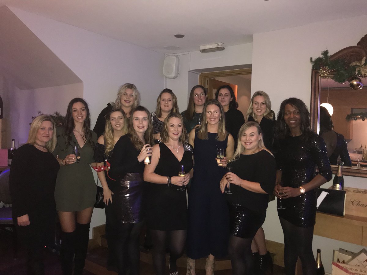 Rezzers Christmas Party!! 🎄💚 Thanks so much @resolutionitgsy for your support 🎅🏼